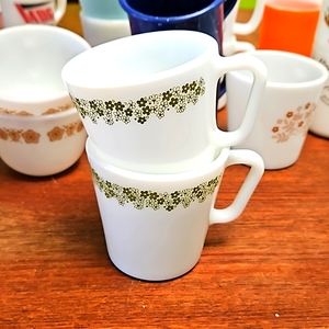 Pyrex coffee mug set